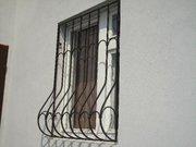 Решётки на окна Киев,  оконные решётки Киев,  кованые и сварные решётки